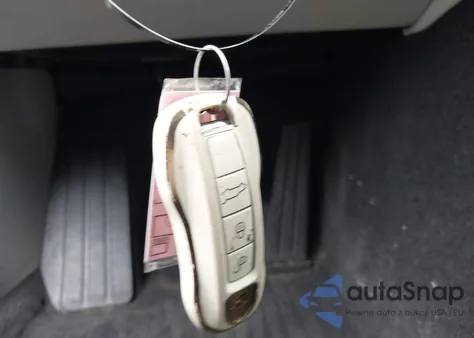 2017 Porsche Panamera 4 из США, поврежденный, VIN WP0AA2A75HL102557